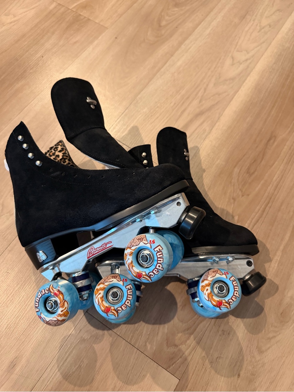 Moxi Fundae Wheels 57mm Blue with Bearings